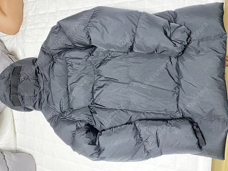 스톤아일랜드 크랭클랩스 후드 블랙 패딩 팝니다--1