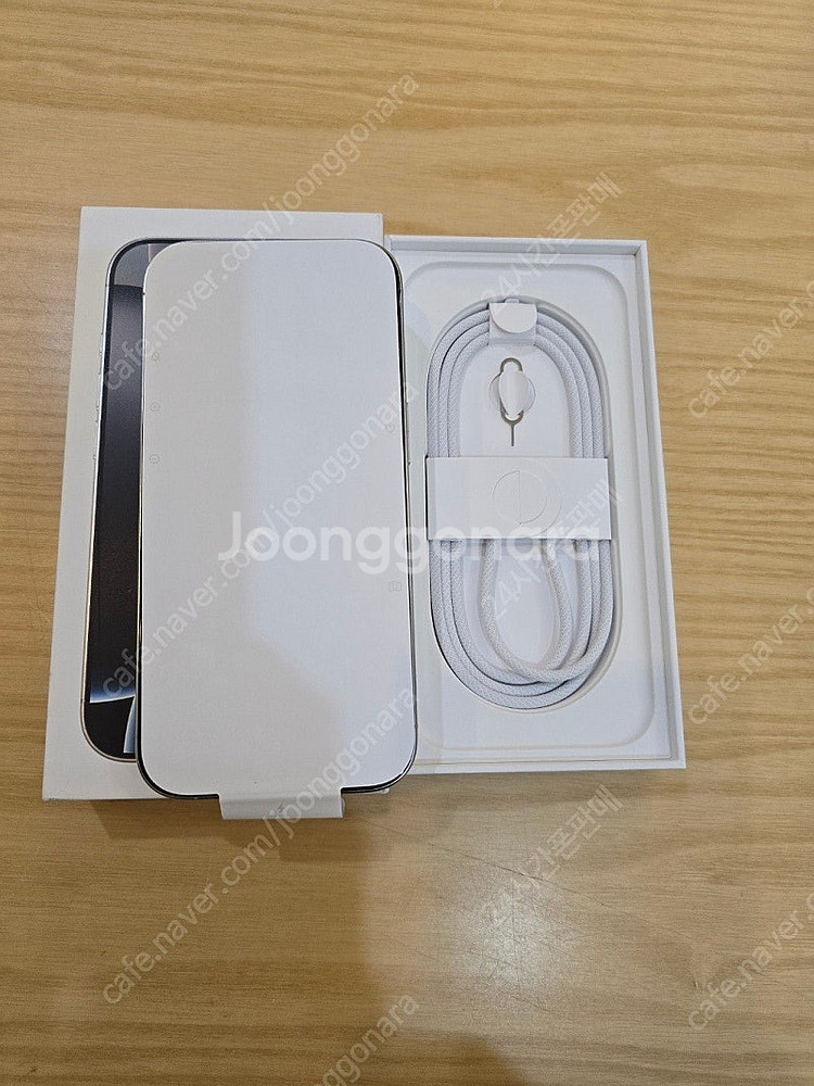 아이폰16프로화이트티타늄128gb 자급제폰판매합니다--1