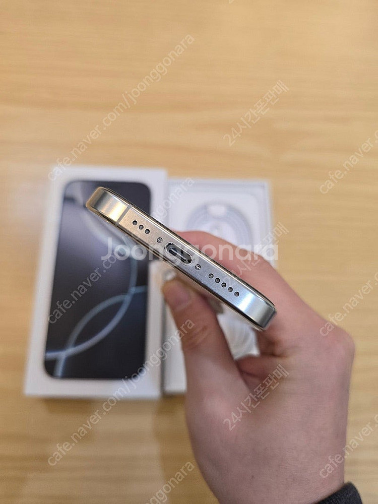 아이폰16프로화이트티타늄128gb 자급제폰판매합니다--6