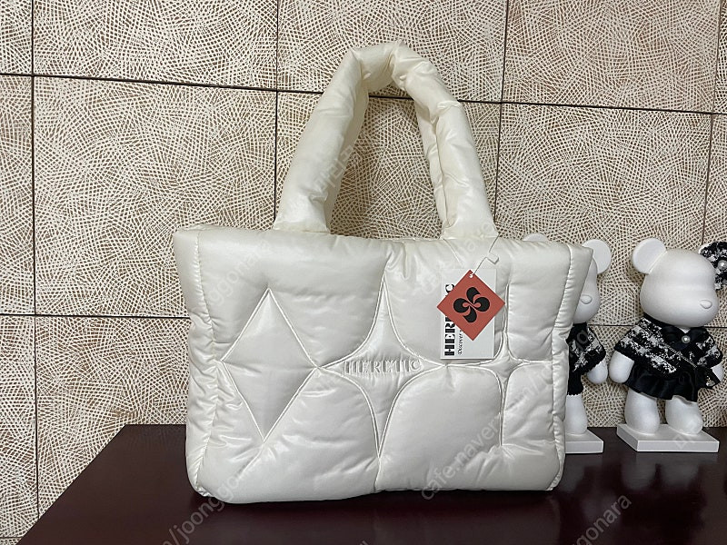 헤레틱 패딩백 크림 새제품--1