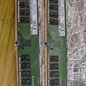 삼성 DDR4 2400T 8G 두개