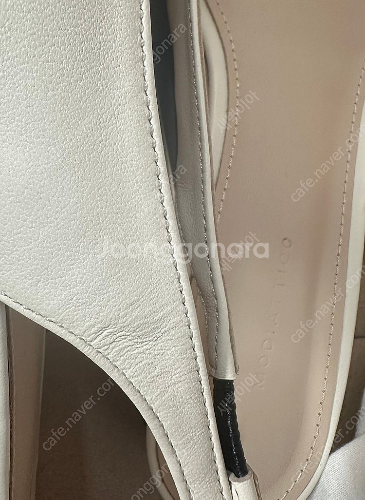 모디아티코 PICO Heart Lock 슬링백 Twotone White--8