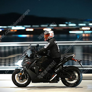 서울 gsx s1000f 18년식 머플러 구변 무광블랙 팝니다