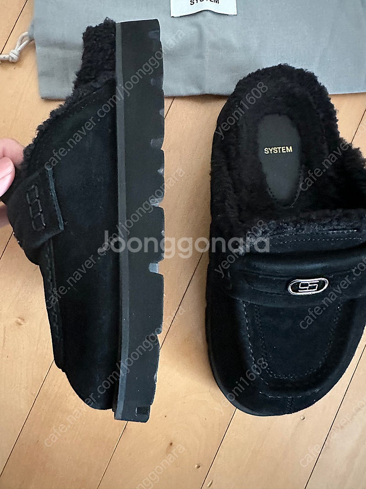 시스템 램스킨 엠뷸럼 뮬 (어그뮬) 블랙 235--2