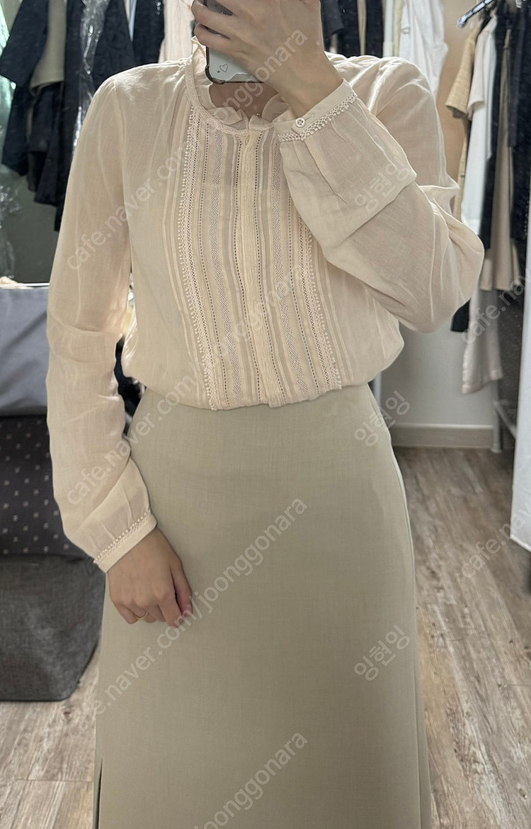 아떼 바네사브루노 프릴블라우스--2