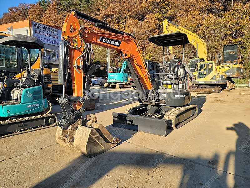 중고미니굴삭기 두산 DX35 코끼리집게 2022년식 중...--2