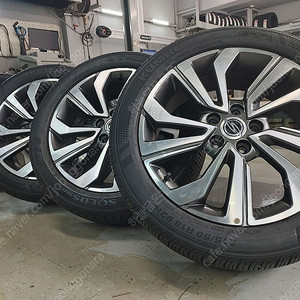 [중고 휠타이어] 티볼리 18인치 휠 타이어 세트 215/50R18 2155018