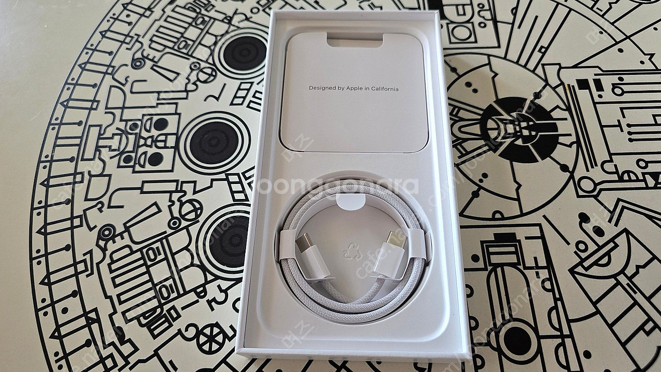 아이폰 15프로맥스 1TB 네추럴 티타늄 팝니다.--3