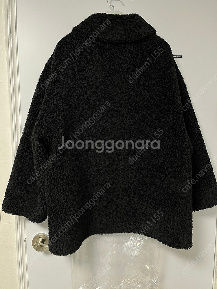 (새상품)네세서리 시어링 리버시블 무스탕 하프코트 블랙--2