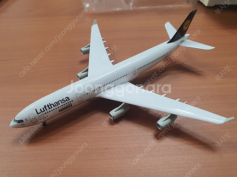 1:400 드래곤 루프트한자 항공 A340-300 팝니다.--0