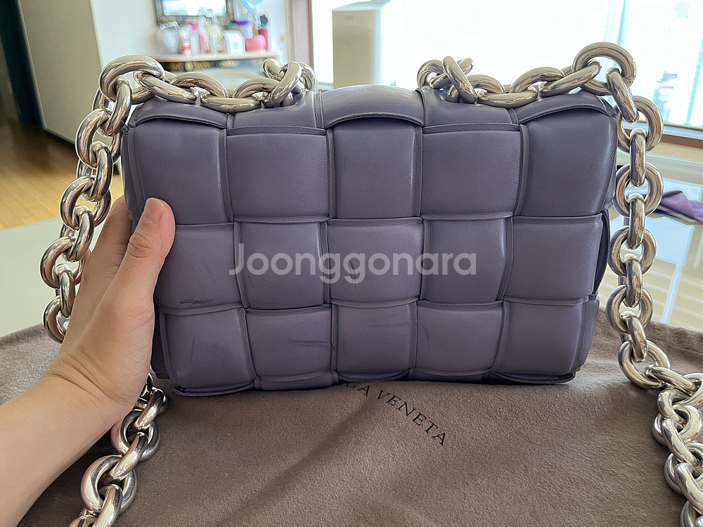 보테가베네타 체인 패딩 카세트백 네로--9