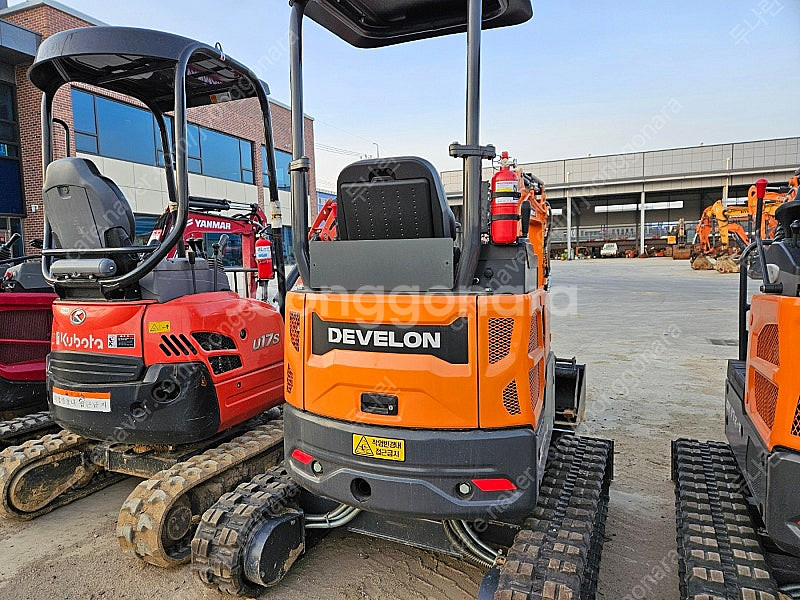 두산 DX17Z 7 2024년식 신차 가동31시간 버켓3종 1.7톤급 미니 중고굴삭기 미니017--2