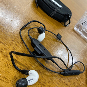 슈어 SHURE SE215 블루투스 인이어 이어폰 박풀 판매합니다.