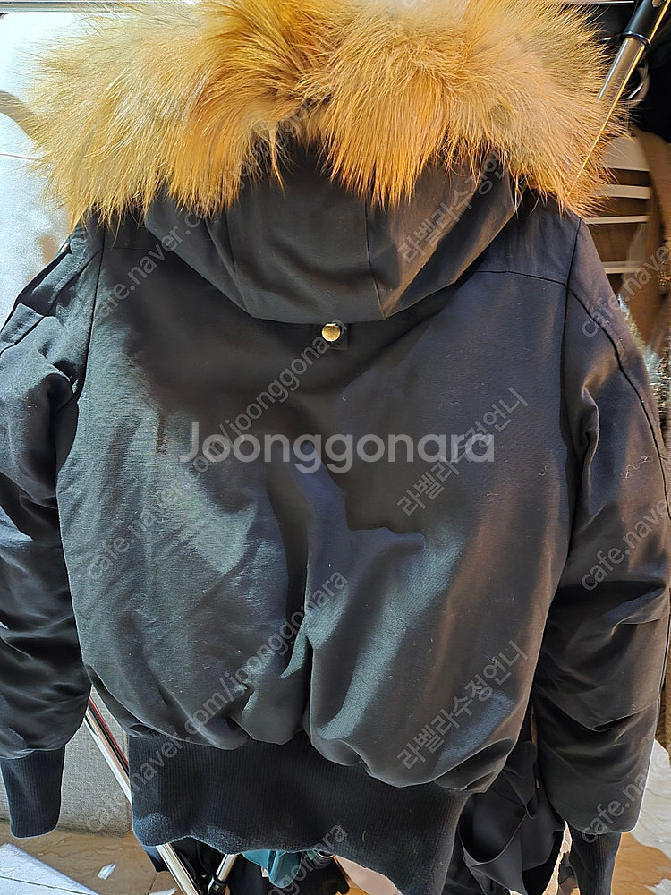 무스너클 여성패딩xs 골드에디션 여우퍼 한정판--2