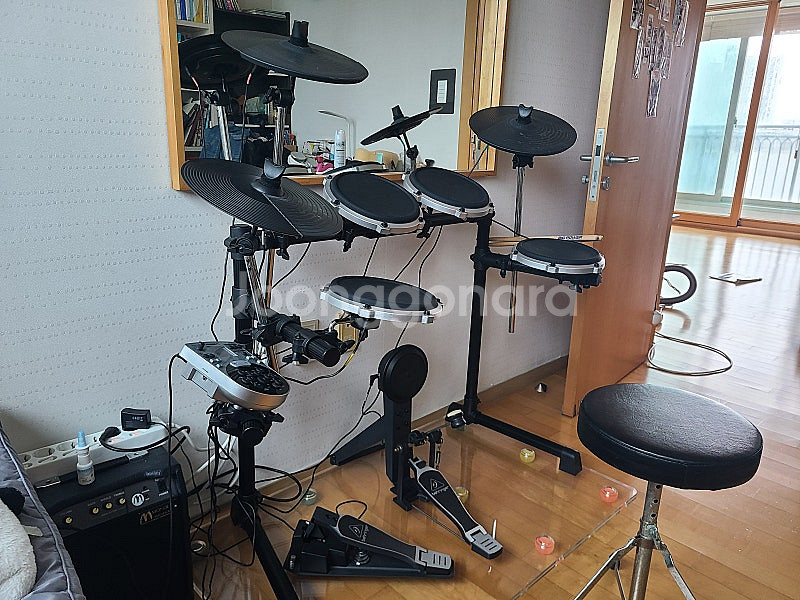 베링거 전자드럼 HDS240USB 판매합니다.--2