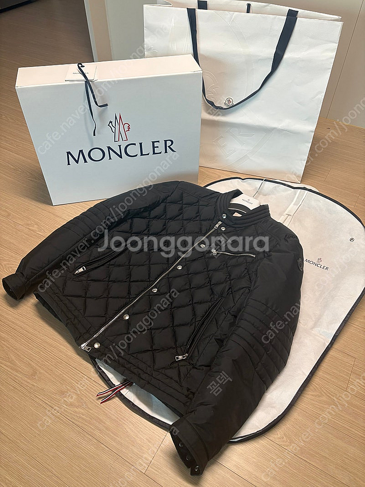 몽클레어 경량패딩 벌피 4사이즈--0