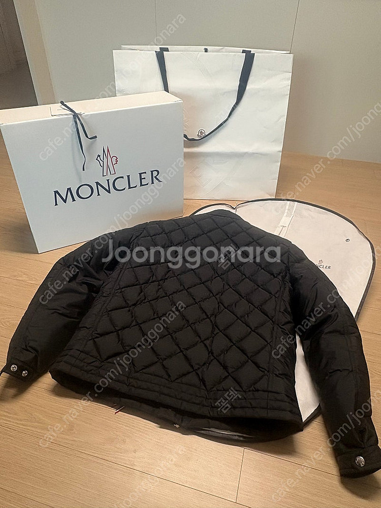 몽클레어 경량패딩 벌피 4사이즈--1