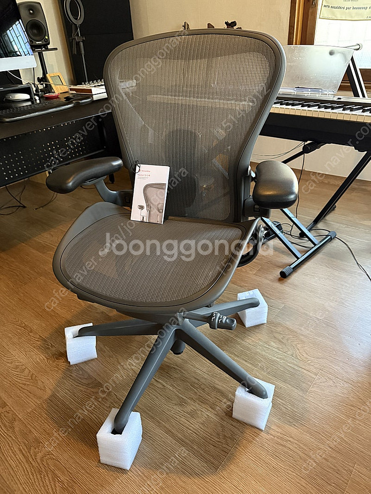 허먼밀러 뉴에어론 완전 새것--1