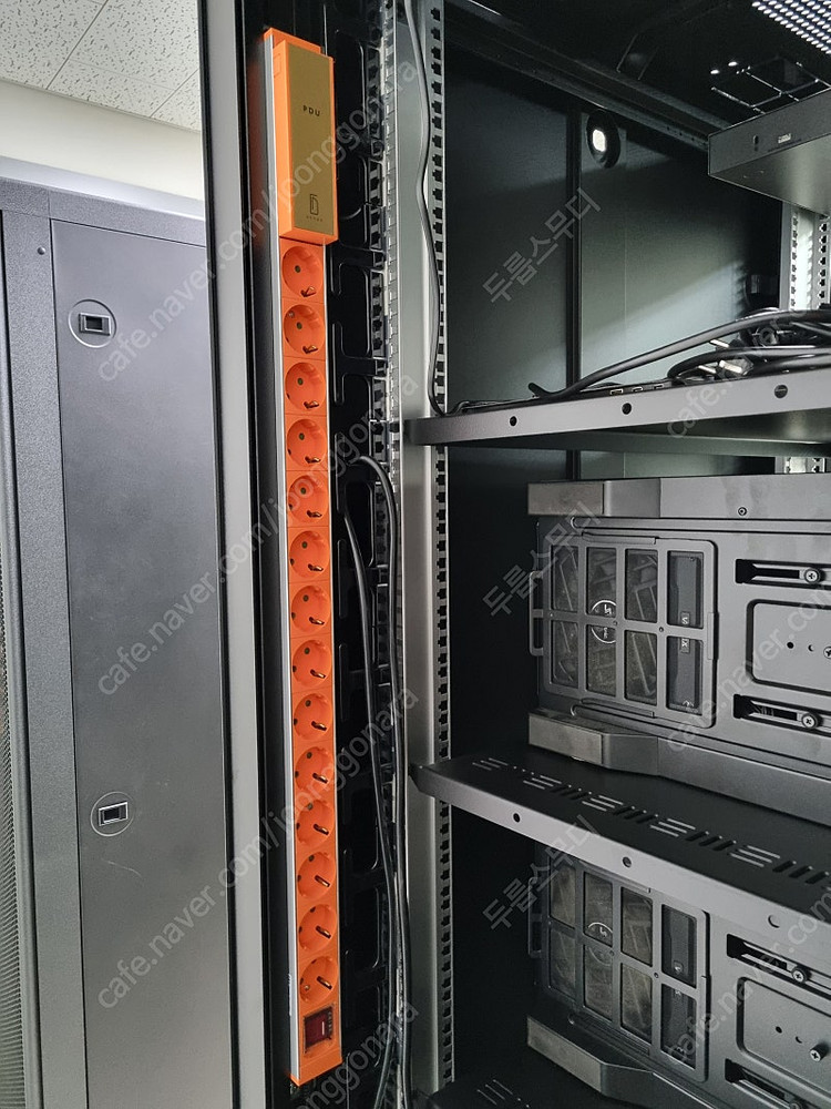 디포그 EURO X 서버랙 판매합니다.--1