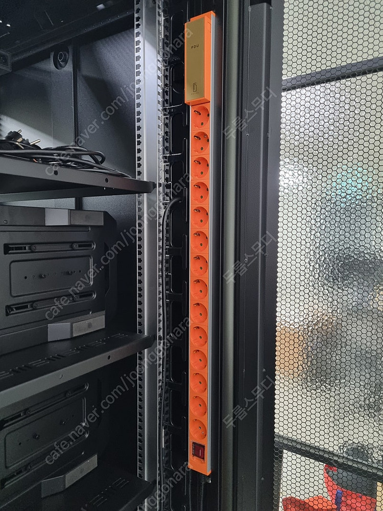 디포그 EURO X 서버랙 판매합니다.--3