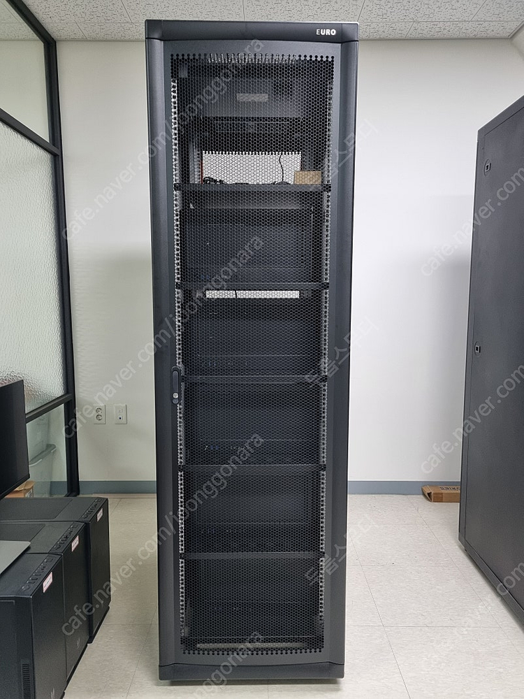 디포그 EURO X 서버랙 판매합니다.--4
