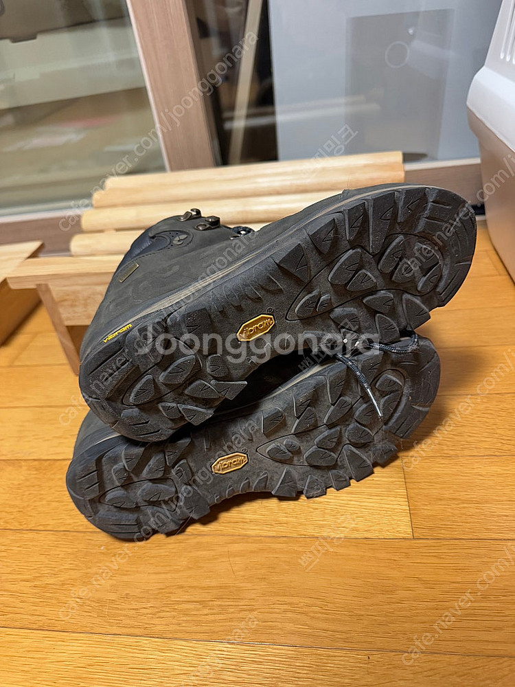 네파 남성등산화 트랙킹화 고어텍스 비브람솔 275사이즈--2
