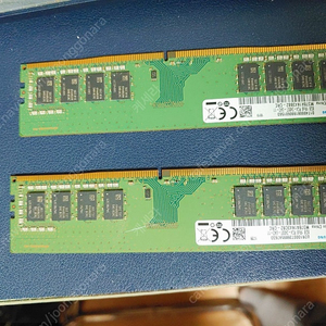 삼성 DDR4-2400 8램 2개