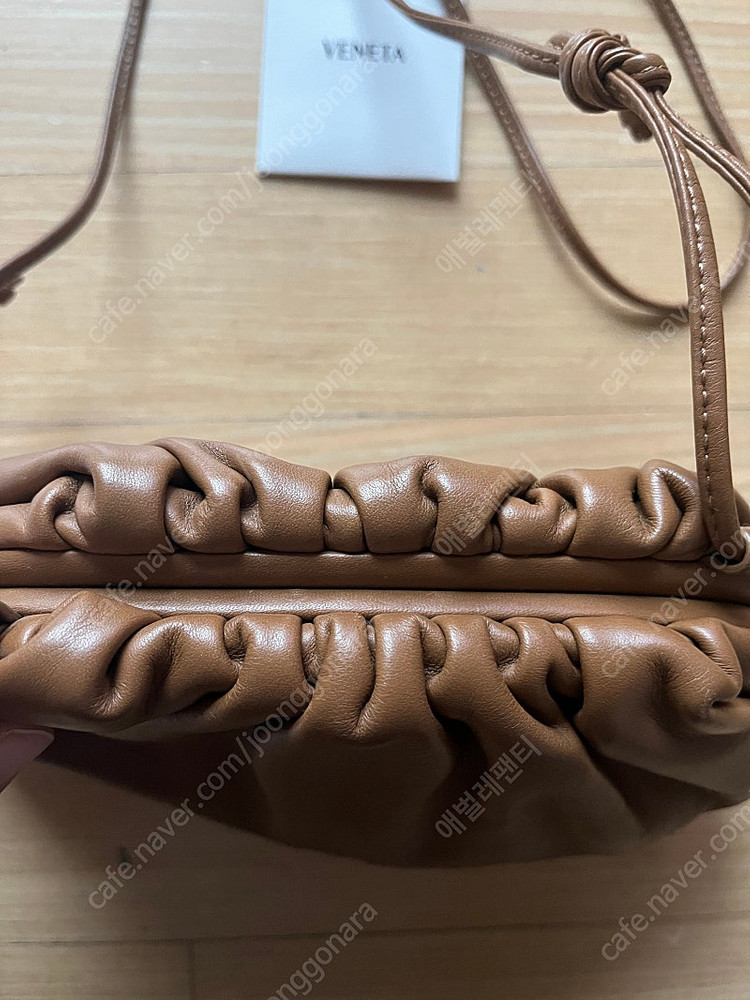 보테가베네타 만두백 미니파우치 카멜--2