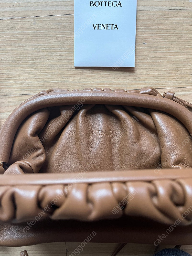 보테가베네타 만두백 미니파우치 카멜--3