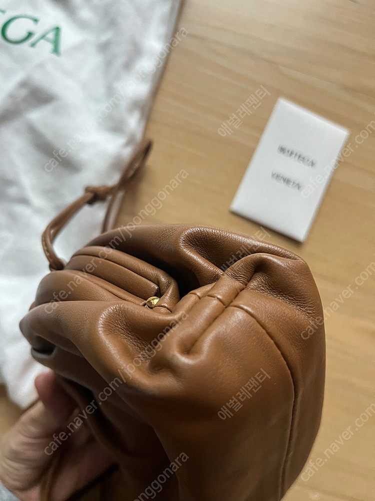 보테가베네타 만두백 미니파우치 카멜--6