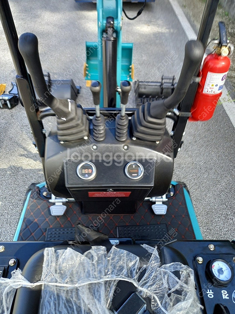 1톤짜리 포크레인 미니굴삭기 010 농장용 소일꺼리용 집게장착 포함 바가지 6종--4