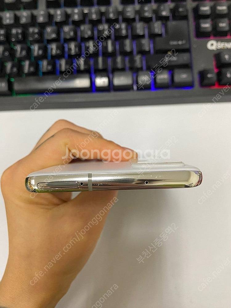 195522 SK 갤럭시퀀텀2 화이트 외관깨끗 128G...--4