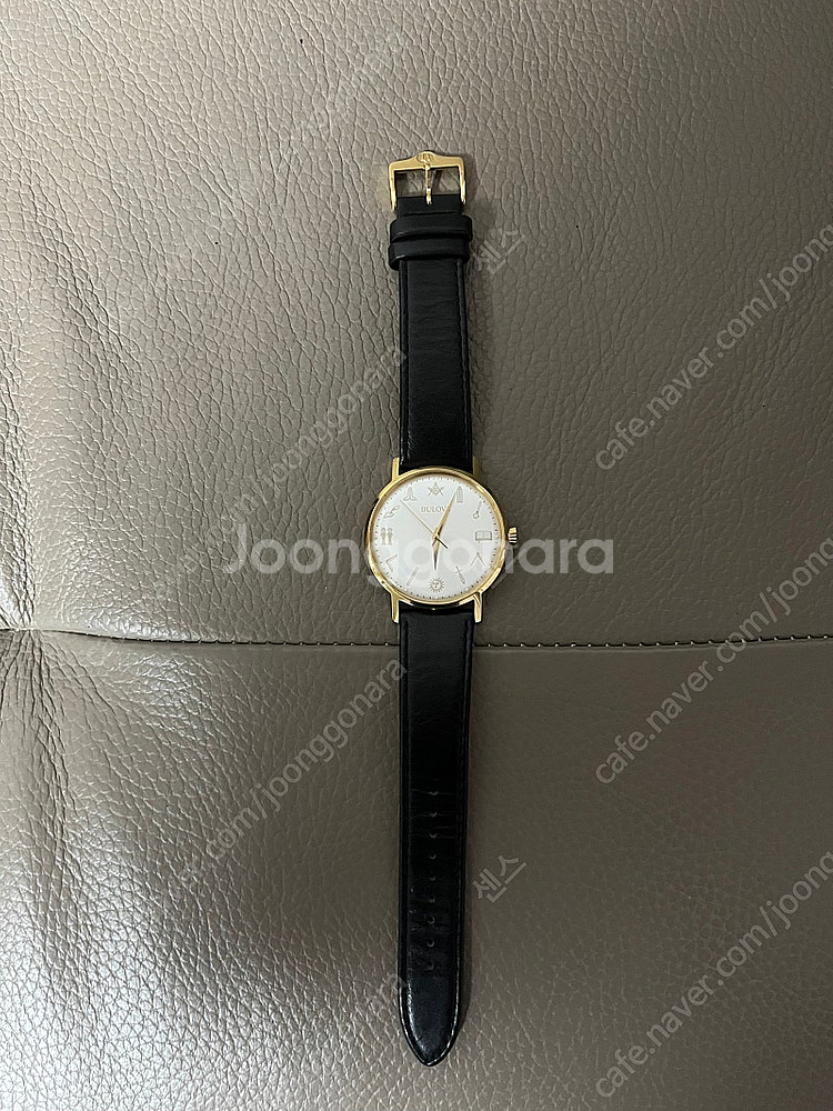 부로바 클래식 쿼츠 97A149 시계팝니다--0