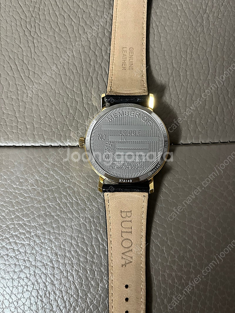 부로바 클래식 쿼츠 97A149 시계팝니다--3