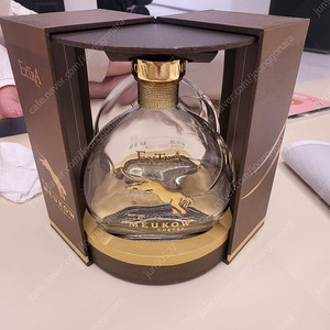 meukow cognac extra 꼬냑 빈 술병 케이스 팔아요