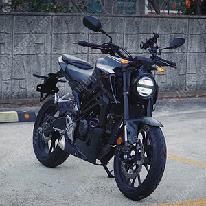 [부산] 23년식 혼다 cb125r 올블랙 신차급