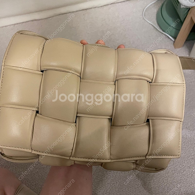 보테가베네타 패디카세트백-포리지색상--1