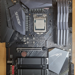 I7-10700K/Z490/32GB 팝니다~