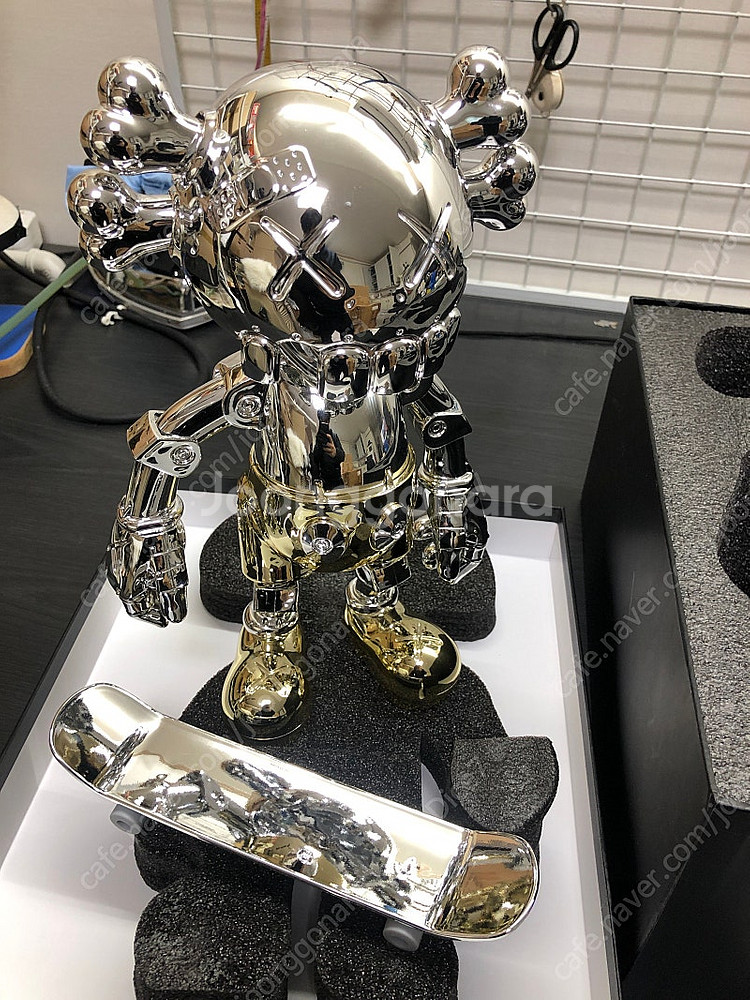 Kaws sorayama 카우스x하지메 소라야마 컴패니...--0