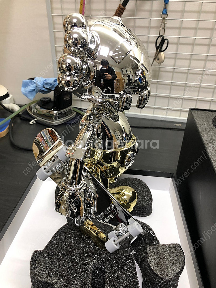 Kaws sorayama 카우스x하지메 소라야마 컴패니...--3