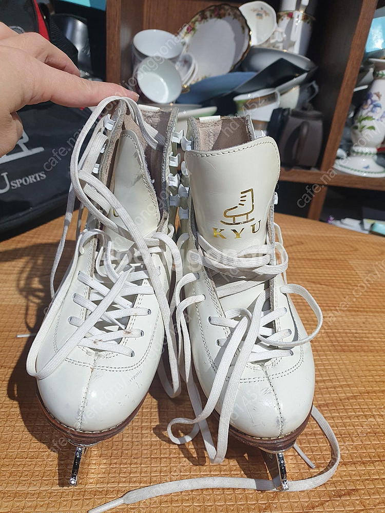 KYU 피겨스케이트 (200 사이즈)--1