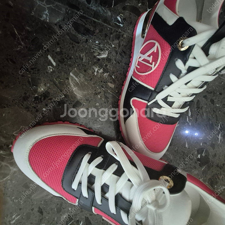루이비통 루이비퉁 런어웨이 스니커즈 레드 금장로고--3