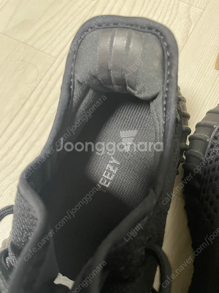 아디다스 이지부스트 350 v2 285 사이즈 팝니다.--3