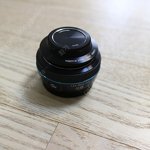 삼성 nx20mm렌즈 (전용후드,필터포함)