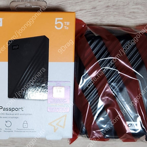 [미개봉][택포] WD NEW MY PASSPORT 5TB 외장하드 블랙 + 케이스 판매합니다 (2개)