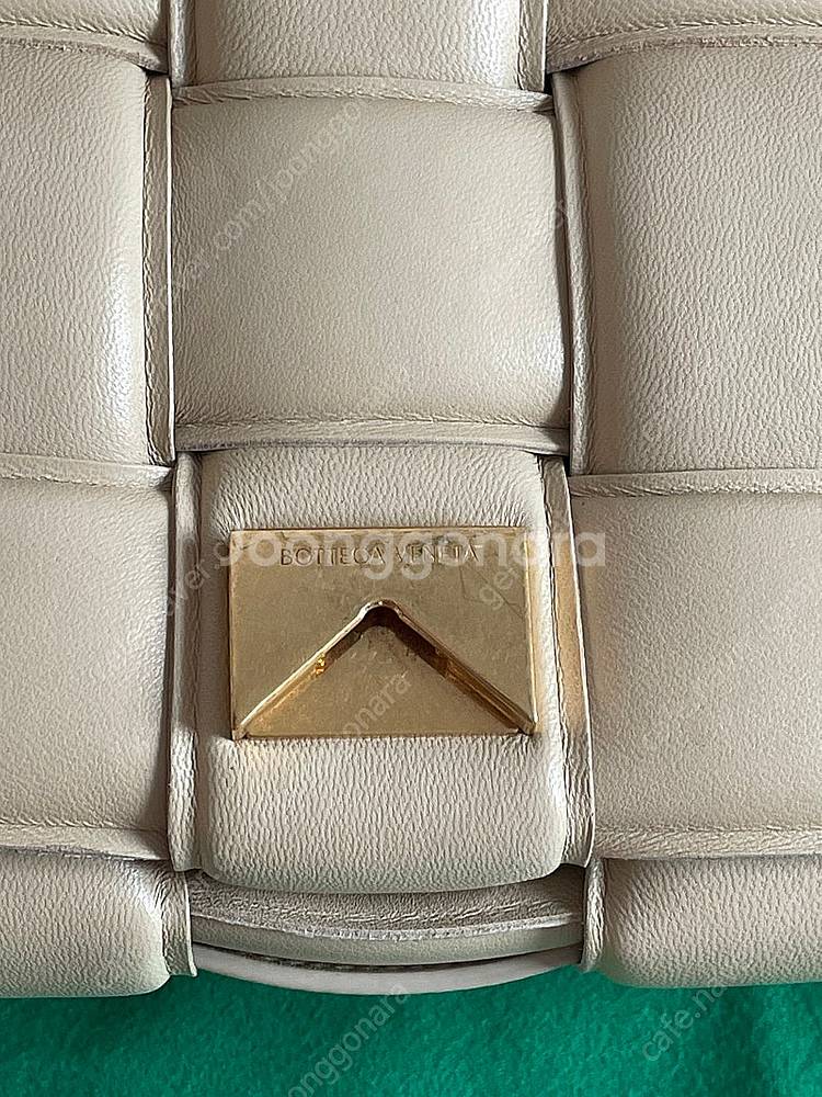 보테가베네타 패디드카세트백 포리지--6