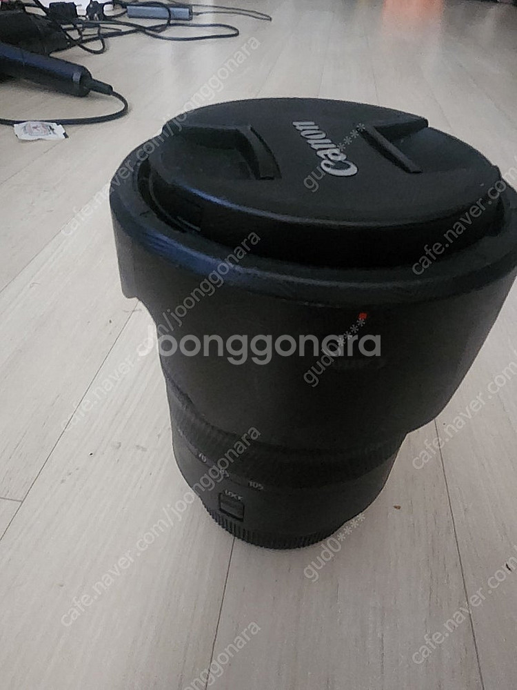 1회 사용 캐논 RF24-105 F4 렌즈 팝니다.--1