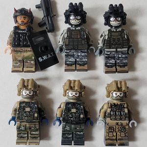 레고 브릭매니아 brickmania TMC 미니피규어 팝니다.