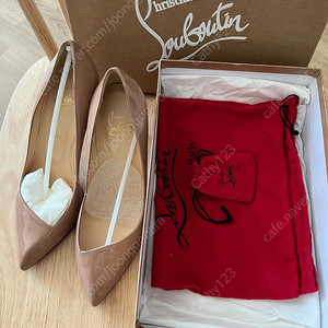 Christian Louboutin 크리스찬 루부탱 하이힐 펌프스 38 베이지 유광