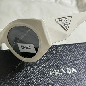 (OS) Prada 프라다 로고 선글라스 화이트